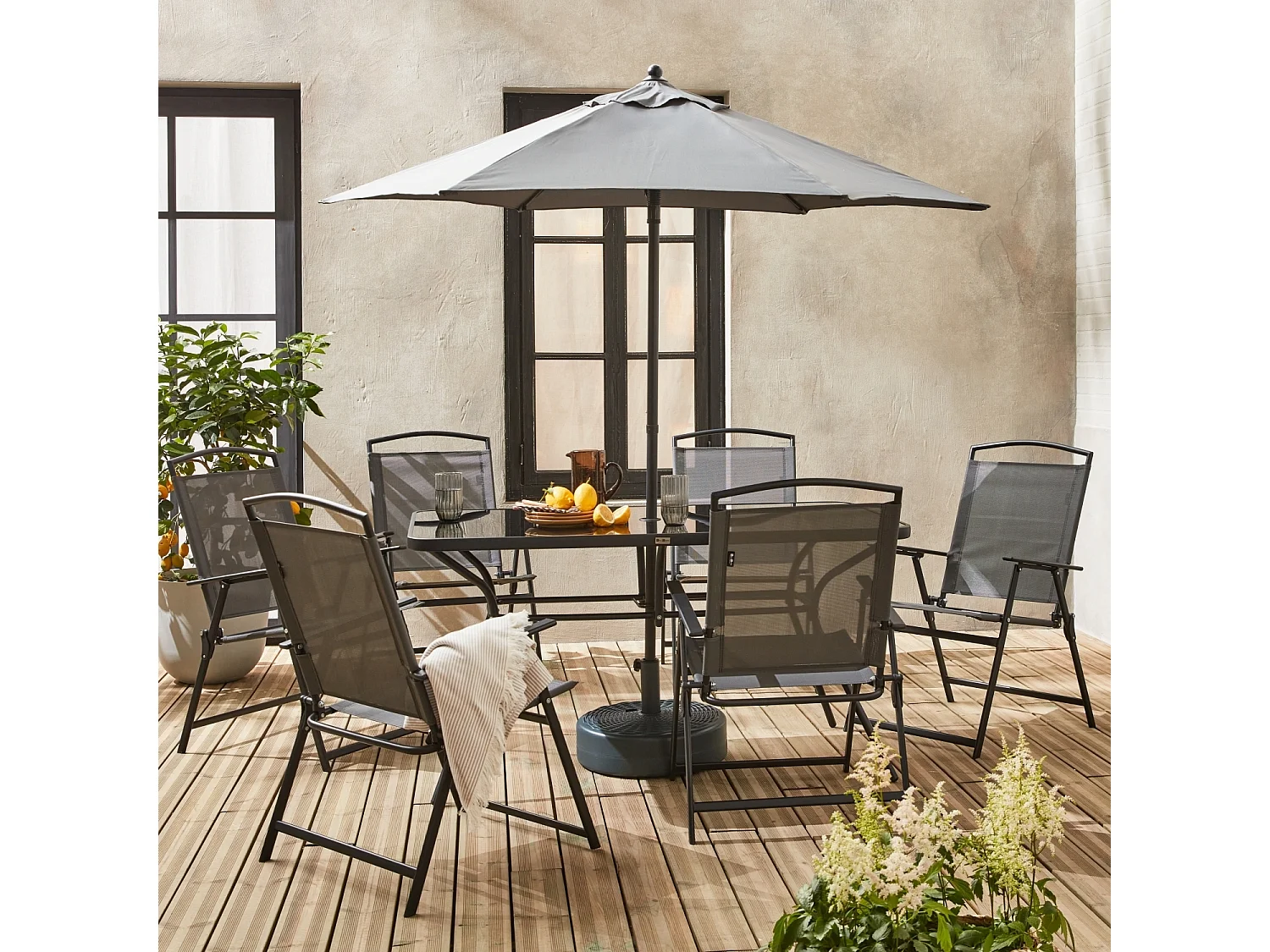 Set tavolo da giardino in acciaio, 6 poltrone e 1 ombrellone, grigio