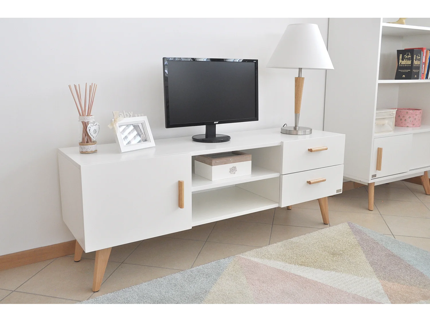 Mobile porta TV in stile nordico colore bianco