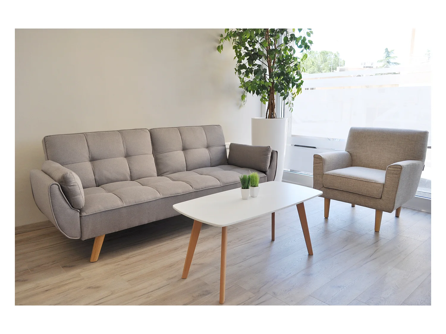 Tavolino da salotto mod. Pegaso con top bianco in mdf e piedi in legno