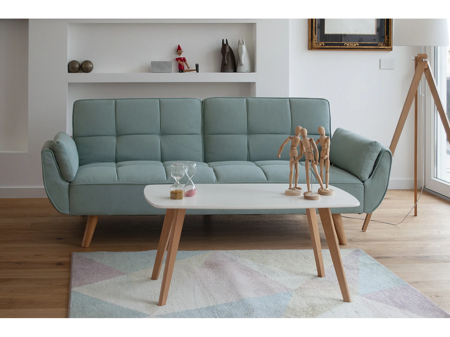 Tavolino da salotto mod. Pegaso con top bianco in mdf e piedi in legno