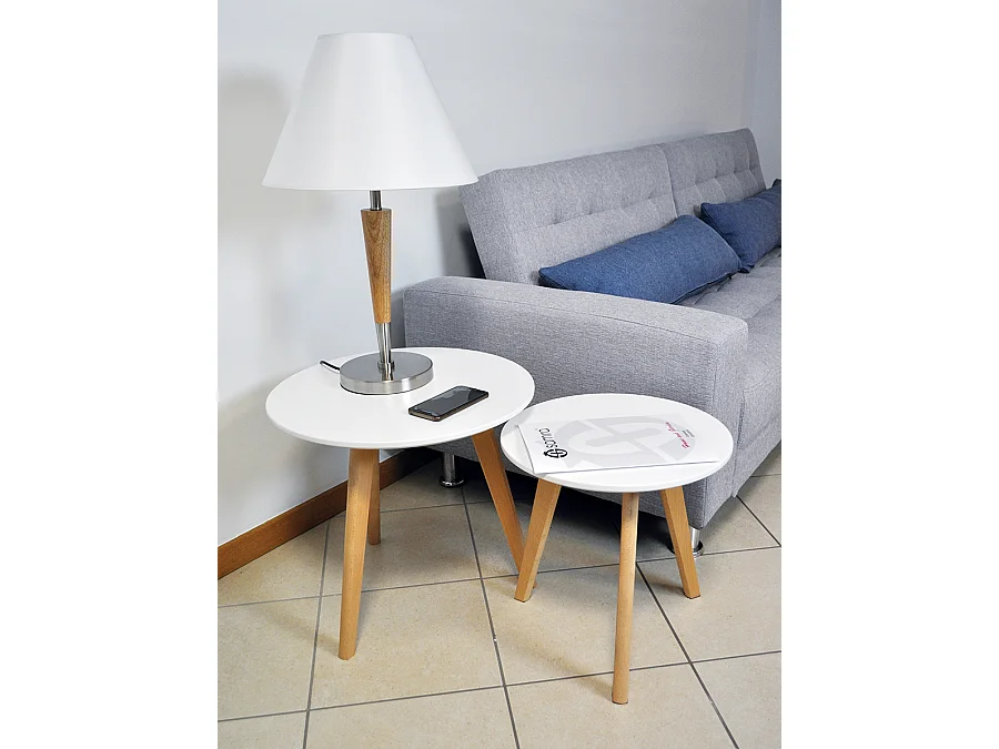 Tavolini da salotto mod. Twins con top bianco in mdf e piedi in legno