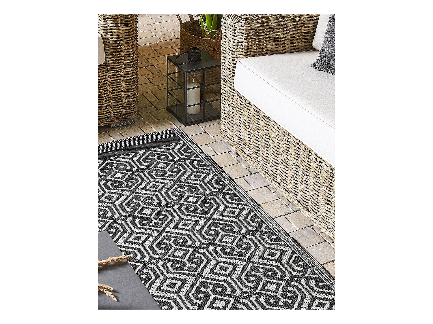 Tapis extérieur noir à motif géométrique 120 x 180 cm BARMER