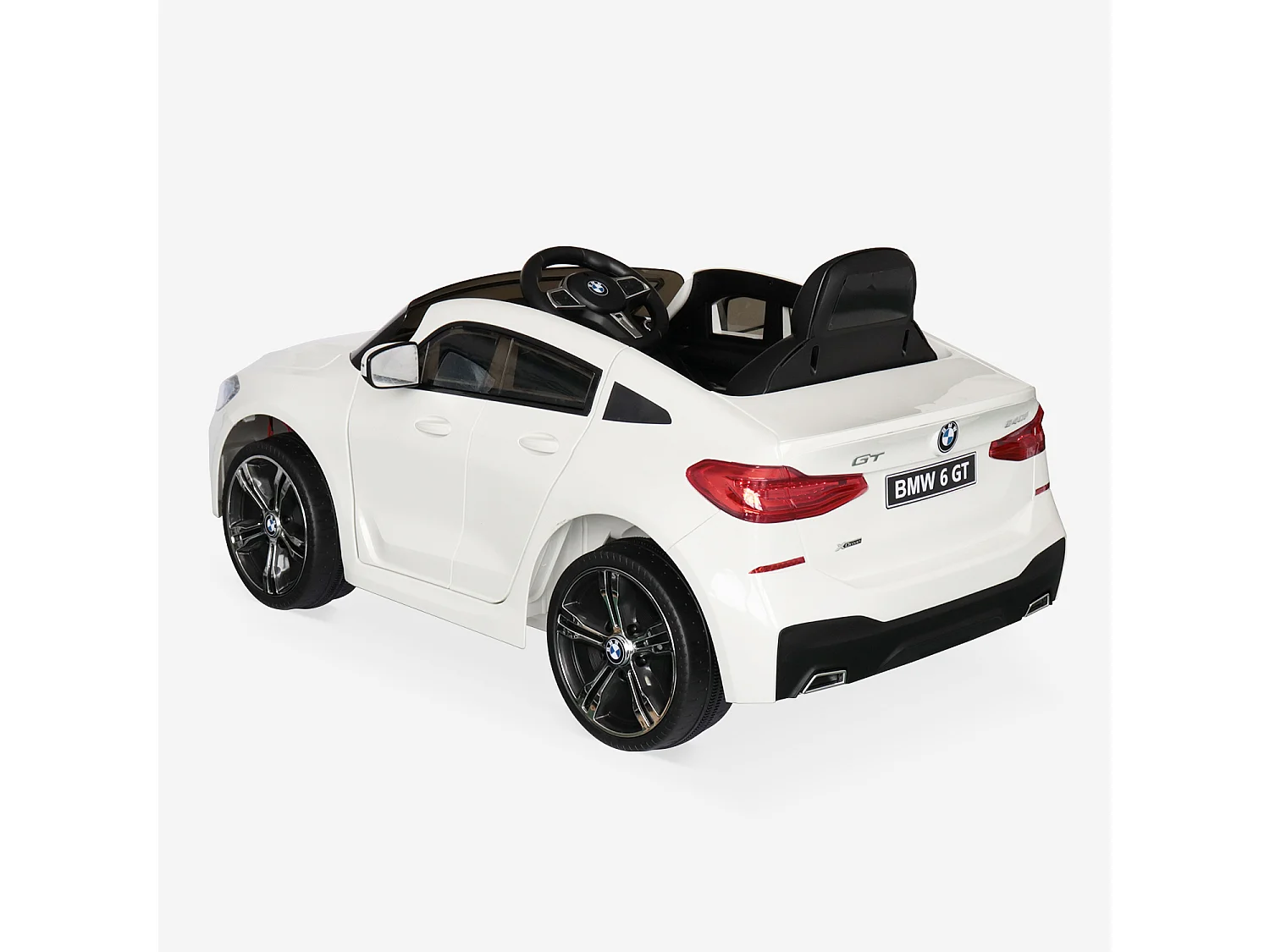 BMW Série 6 GT  blanche. voiture électrique pour enfants 12V 4 Ah. 1 place. avec autoradio et télécommande