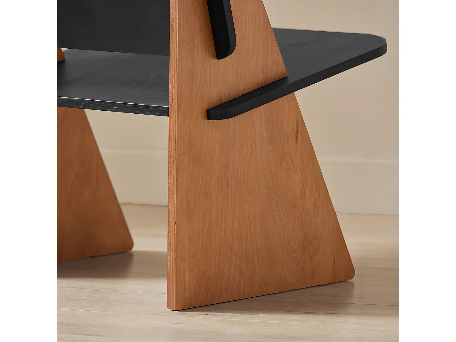 SoBuy Designstoel van hout Comfortabele, ergonomische woonkamerfauteuil Keukenstoel, pen- en gatstructuur, bruin en zwart, L53 x D78 x H56 cm, HFST03-Sch