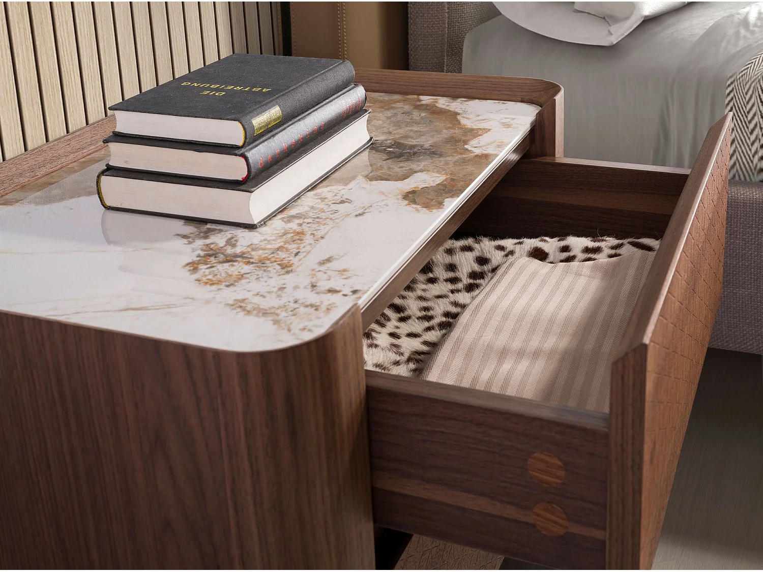 Nachttisch aus Nussbaum und dunklem metallisiertem Stahl mit Platte aus Porzellanmarmor 7152 ANGEL CERDA