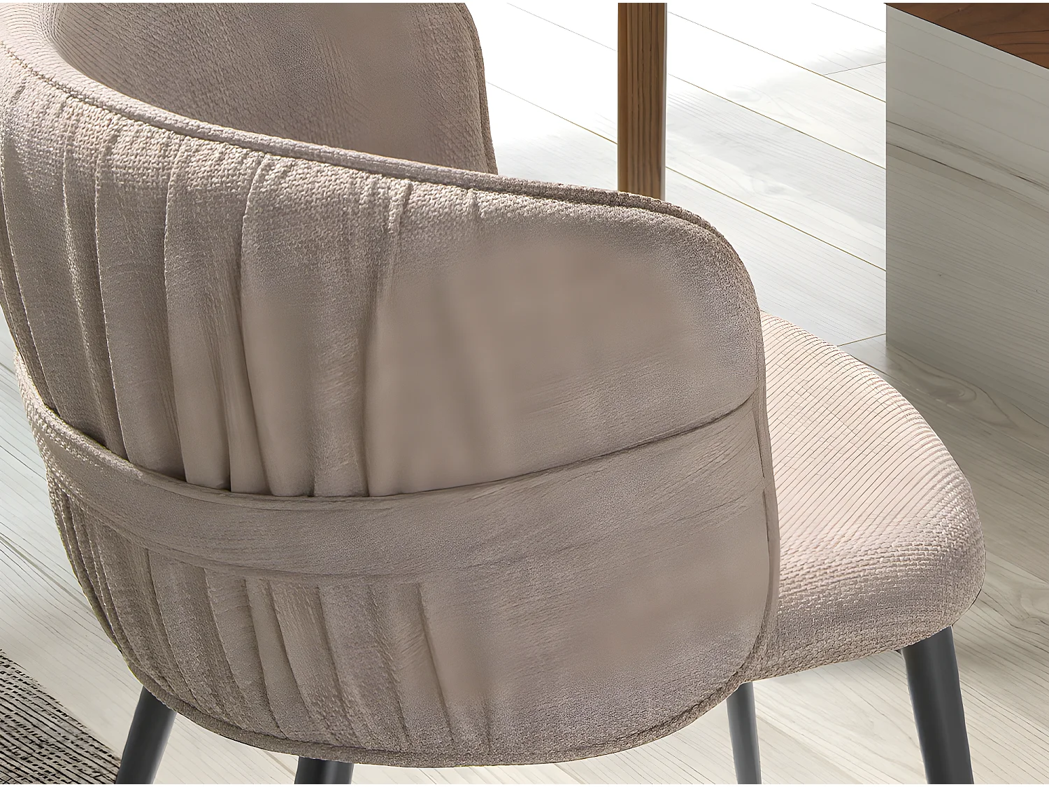 Brązowe krzesło z tkaniny