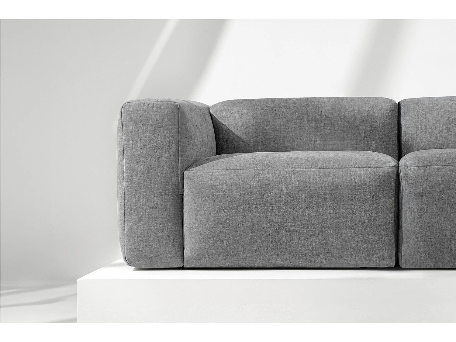 Canapé 2,5 places avec assise extrêmement moelleuse et confortable - gris clair - BUFFO