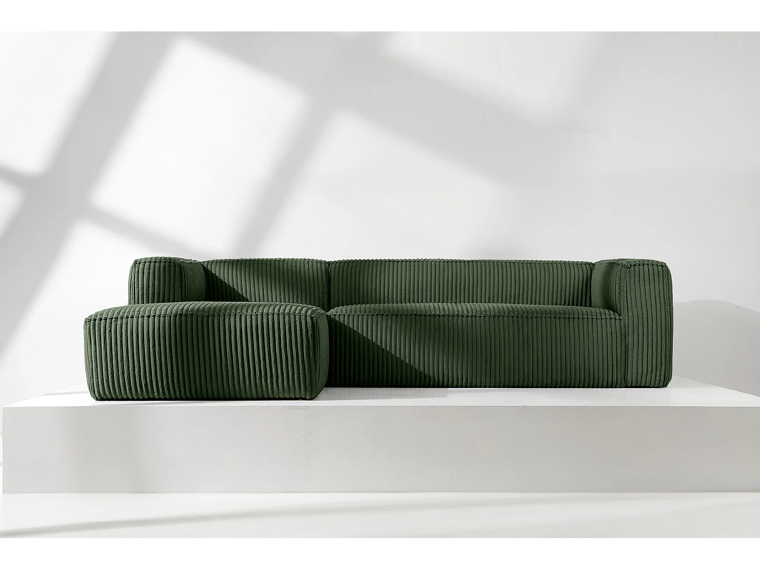 Modernes Ecksofa Links aus breitem Cordstoff - dunkelgrün - FEROX