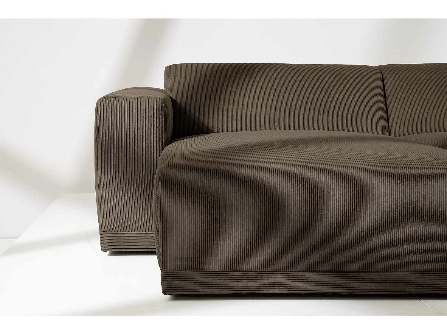 Ecksofa Links in moderner Optik mit hochwertigem Kaltschaum  - braun - MUDI