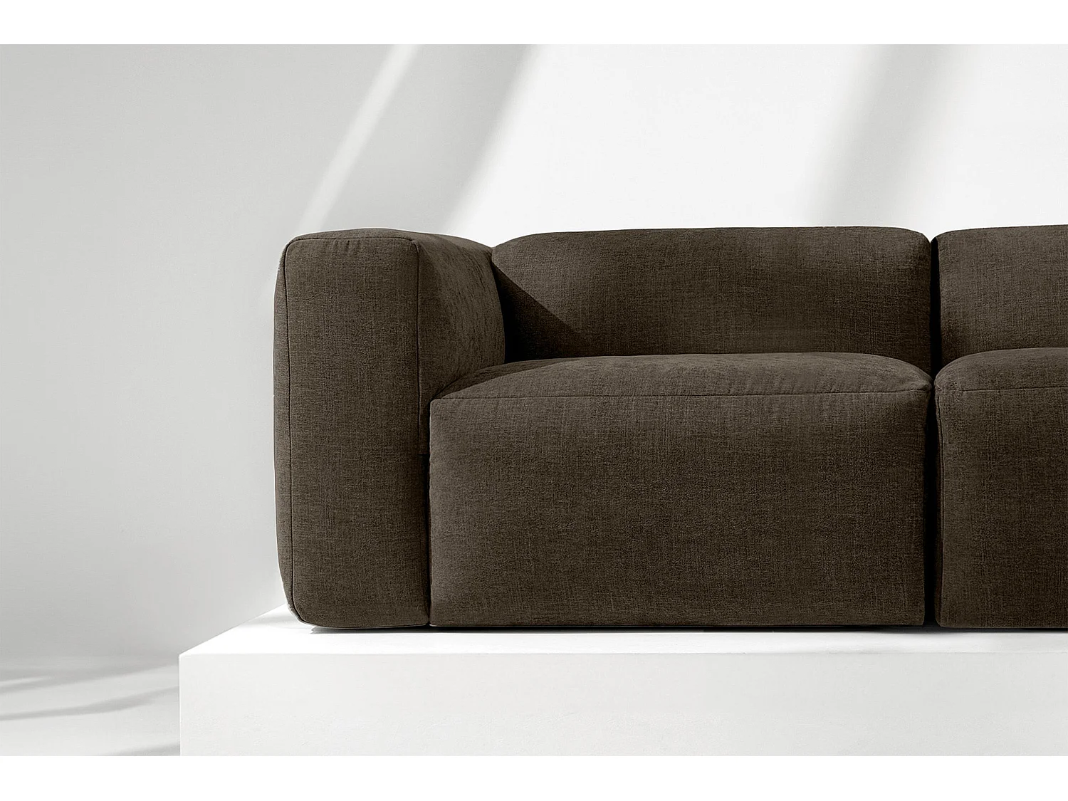 Canapé 2,5 places avec assise extrêmement moelleuse et confortable - marron - BUFFO