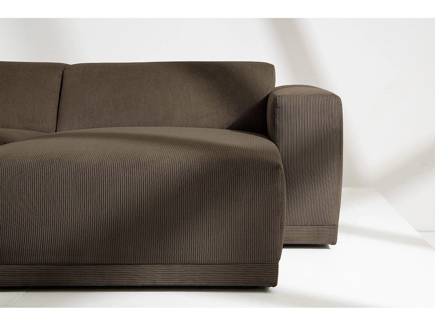 Ecksofa Rechts in moderner Optik mit hochwertigem Kaltschaum  - braun - MUDI