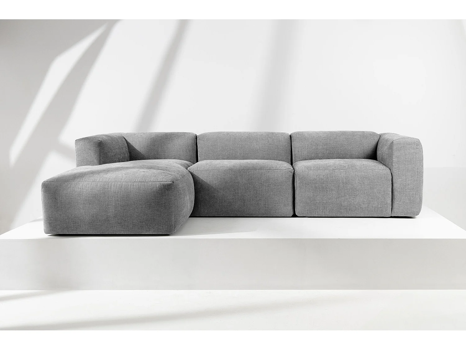 Canapé d'angle gauche avec assise extrêmement moelleuse et confortable - gris clair - BUFFO