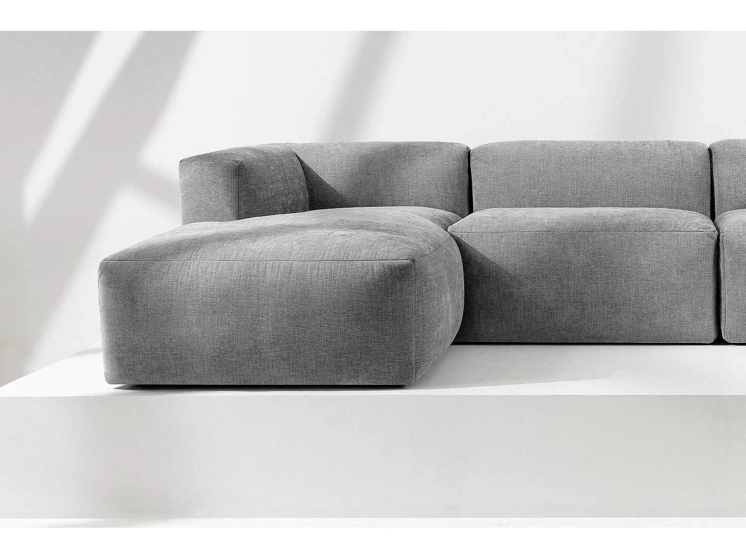 Canapé d'angle gauche avec assise extrêmement moelleuse et confortable - gris clair - BUFFO