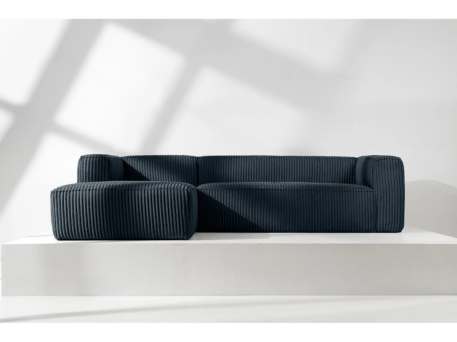 Modernes Ecksofa Links aus breitem Cordstoff - marineblau - FEROX