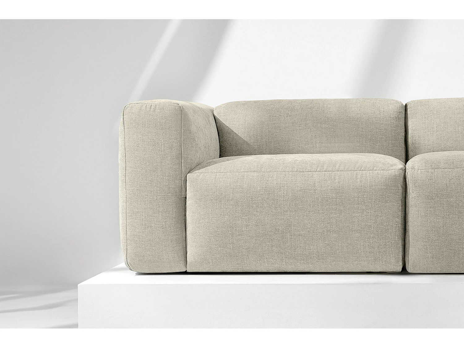 Canapé 2,5 places avec assise extrêmement moelleuse et confortable - couleur écru - BUFFO