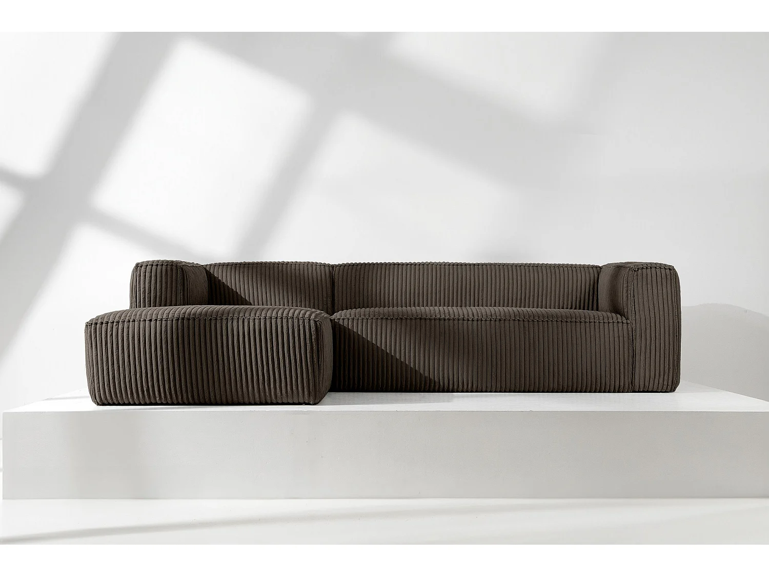 Modernes Ecksofa Links aus breitem Cordstoff - braun - FEROX
