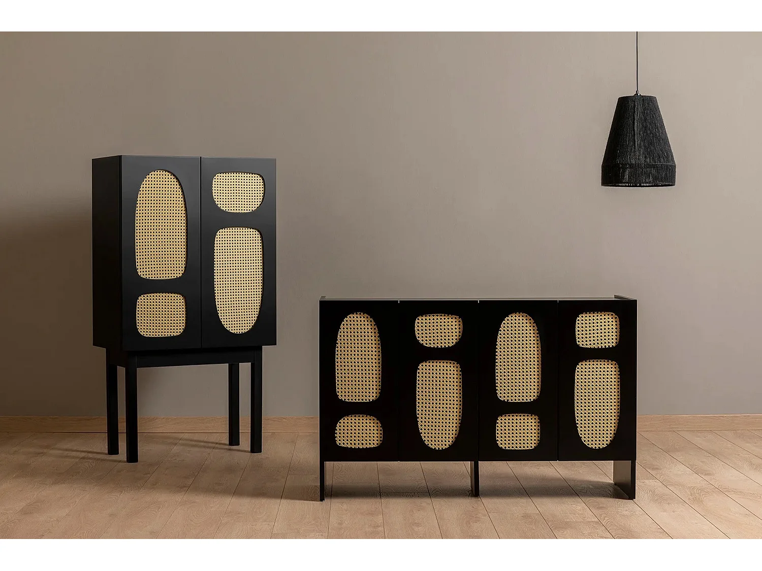 Aparador – 135 cm altura – 75 cm largura – Preto – Aglomerado