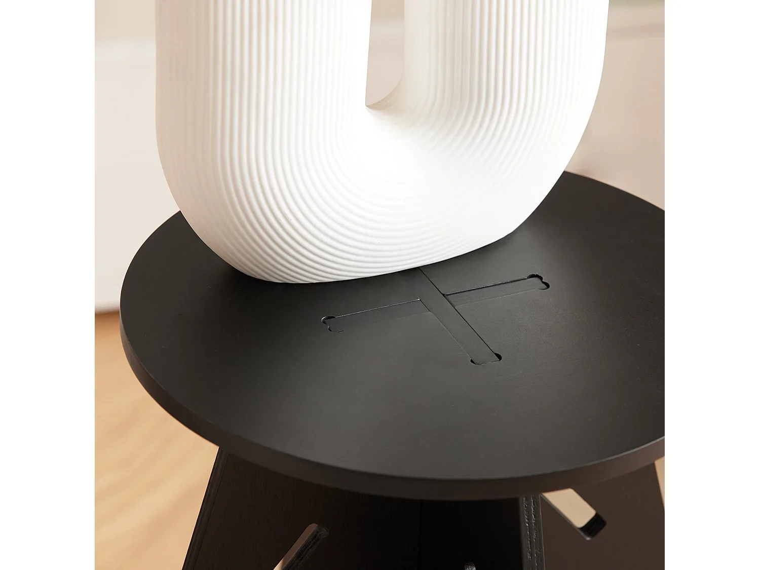 Okrągły stolik boczny HFBT01-K-SCH