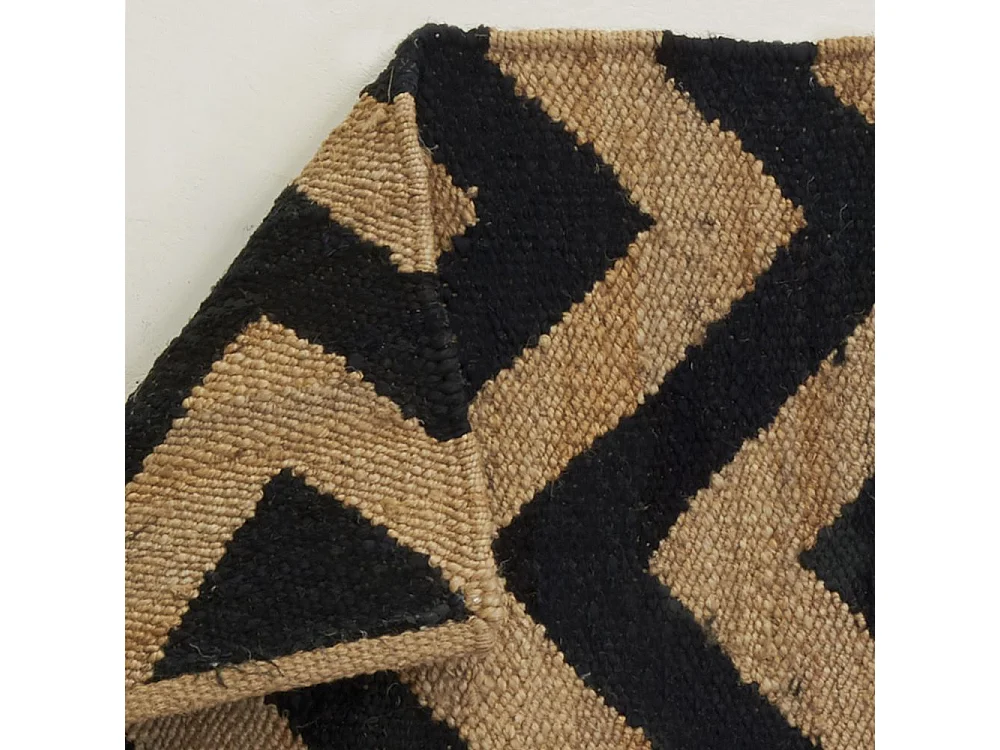 Tapis en jute naturel et noir graphique