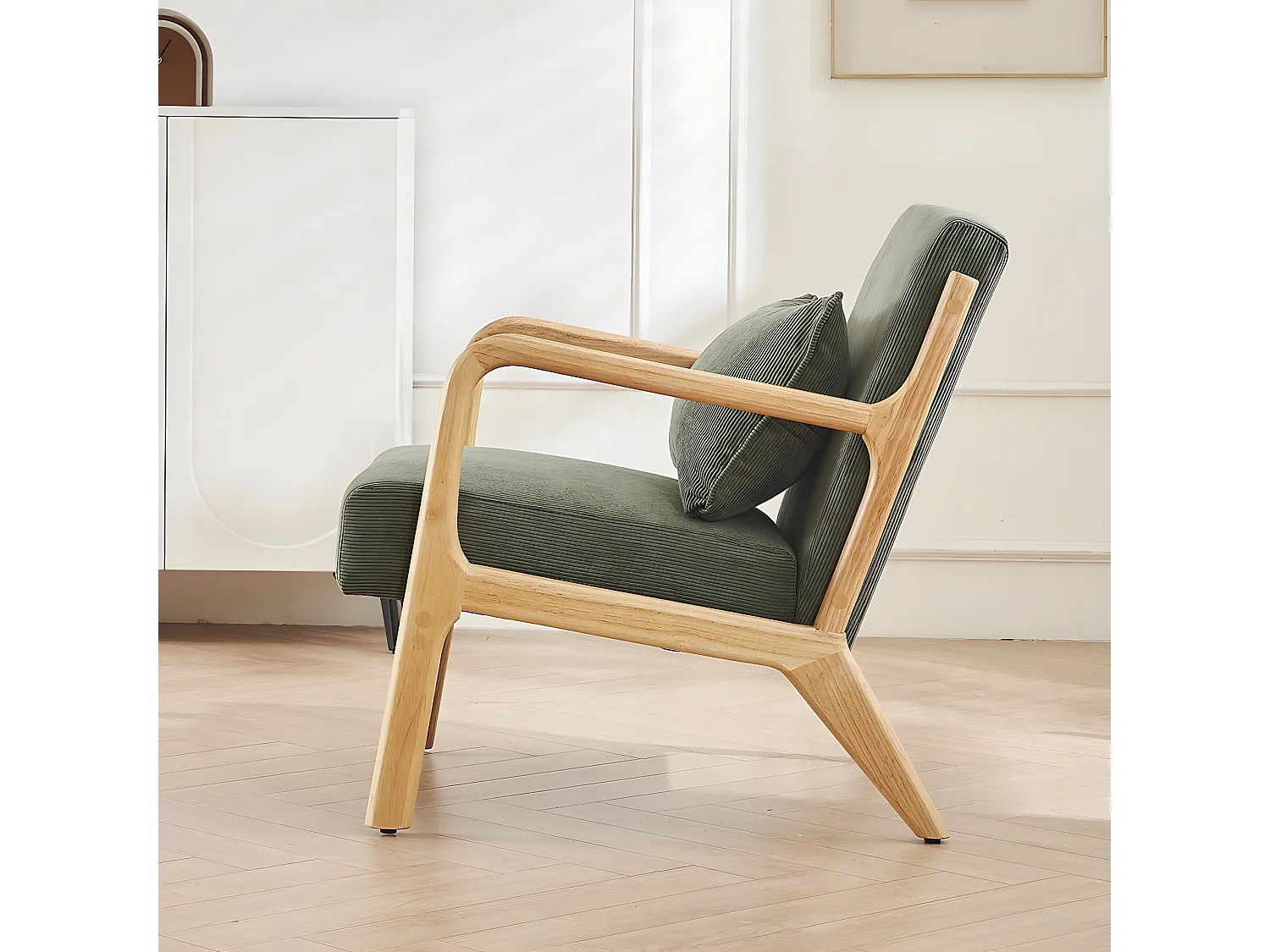 Fauteuil en bois et velours côtelé vert - Lanna