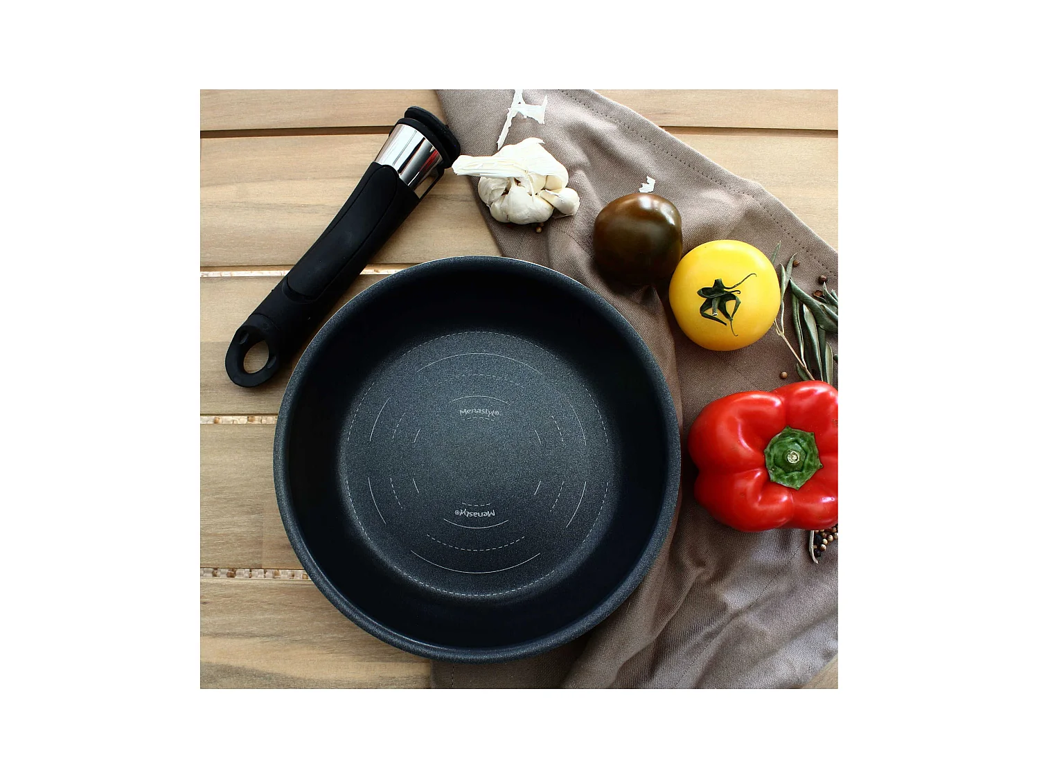 Menastyl - Lot De 8 Pieces Iris 3 Casseroles + 3 Poeles + 2 Poignees - Induction