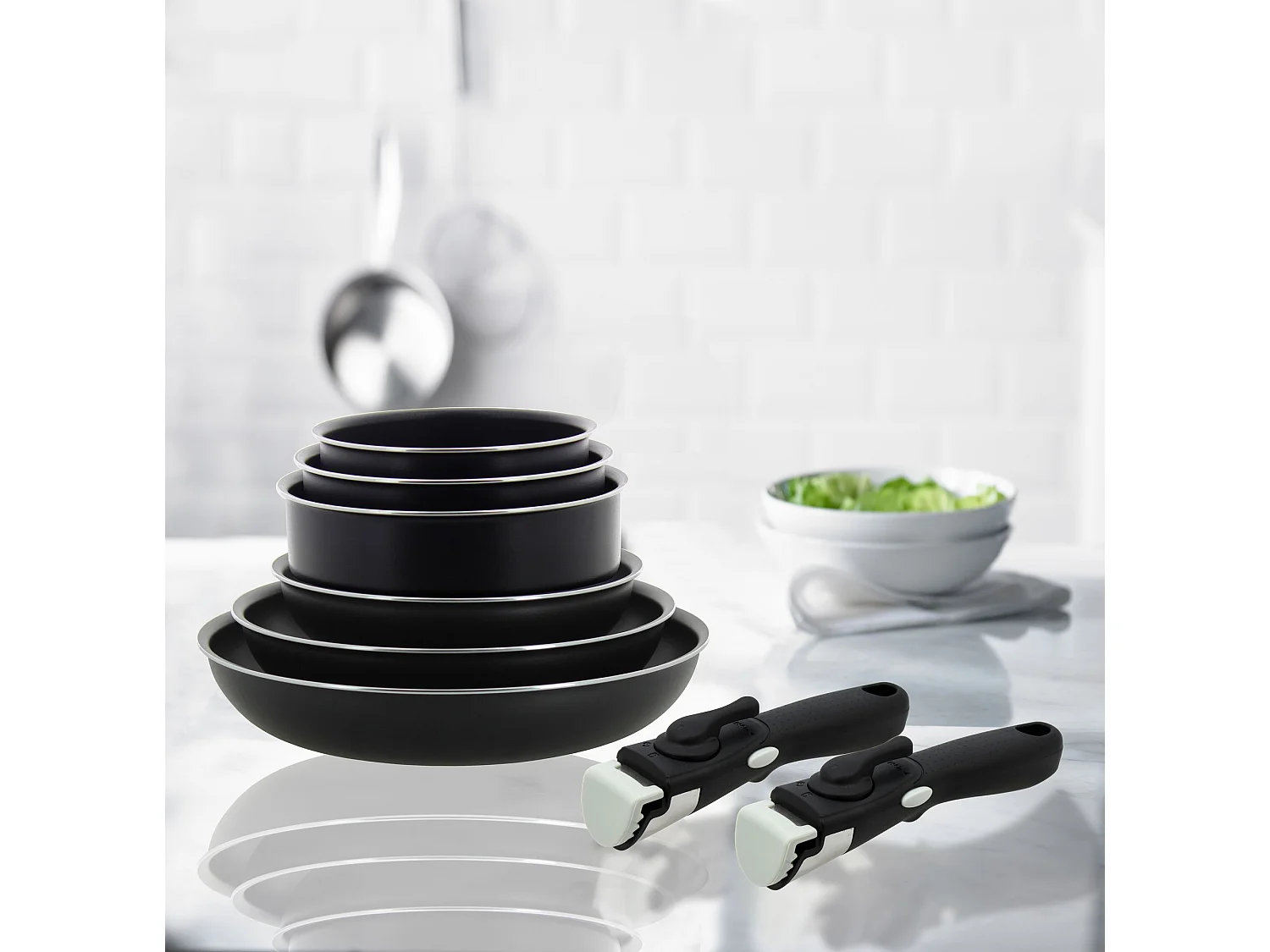 Menastyl - Lot De 8 Pieces Iris 3 Casseroles + 3 Poeles + 2 Poignees - Induction