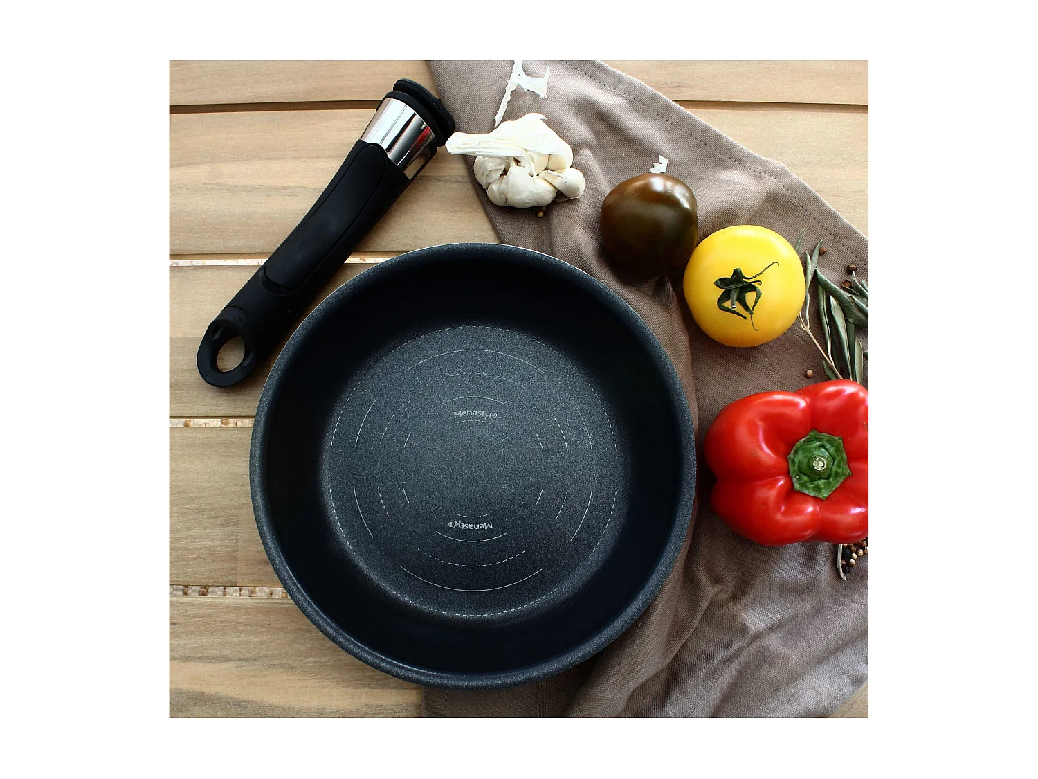 Menastyl - Lot De 8 Pieces Iris 3 Casseroles + 3 Poeles + 2 Poignees - Induction