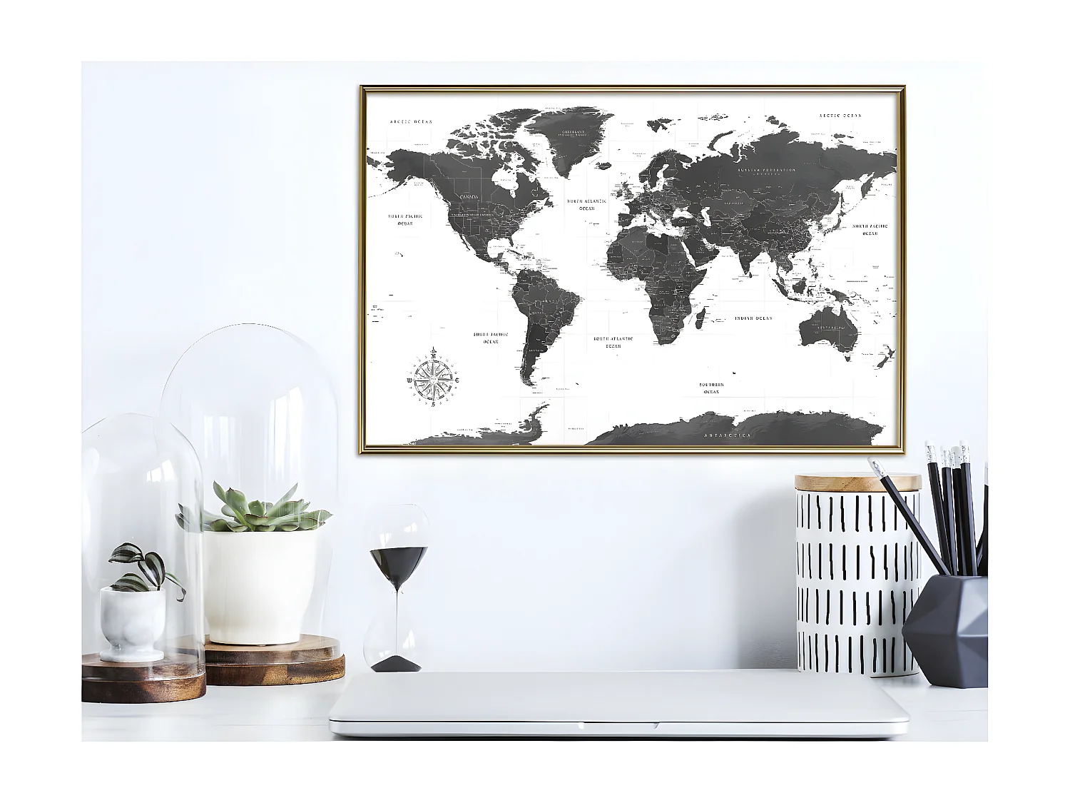 Affiche Murale Encadrée "The World in Black and White" 90 x 60 cm Or