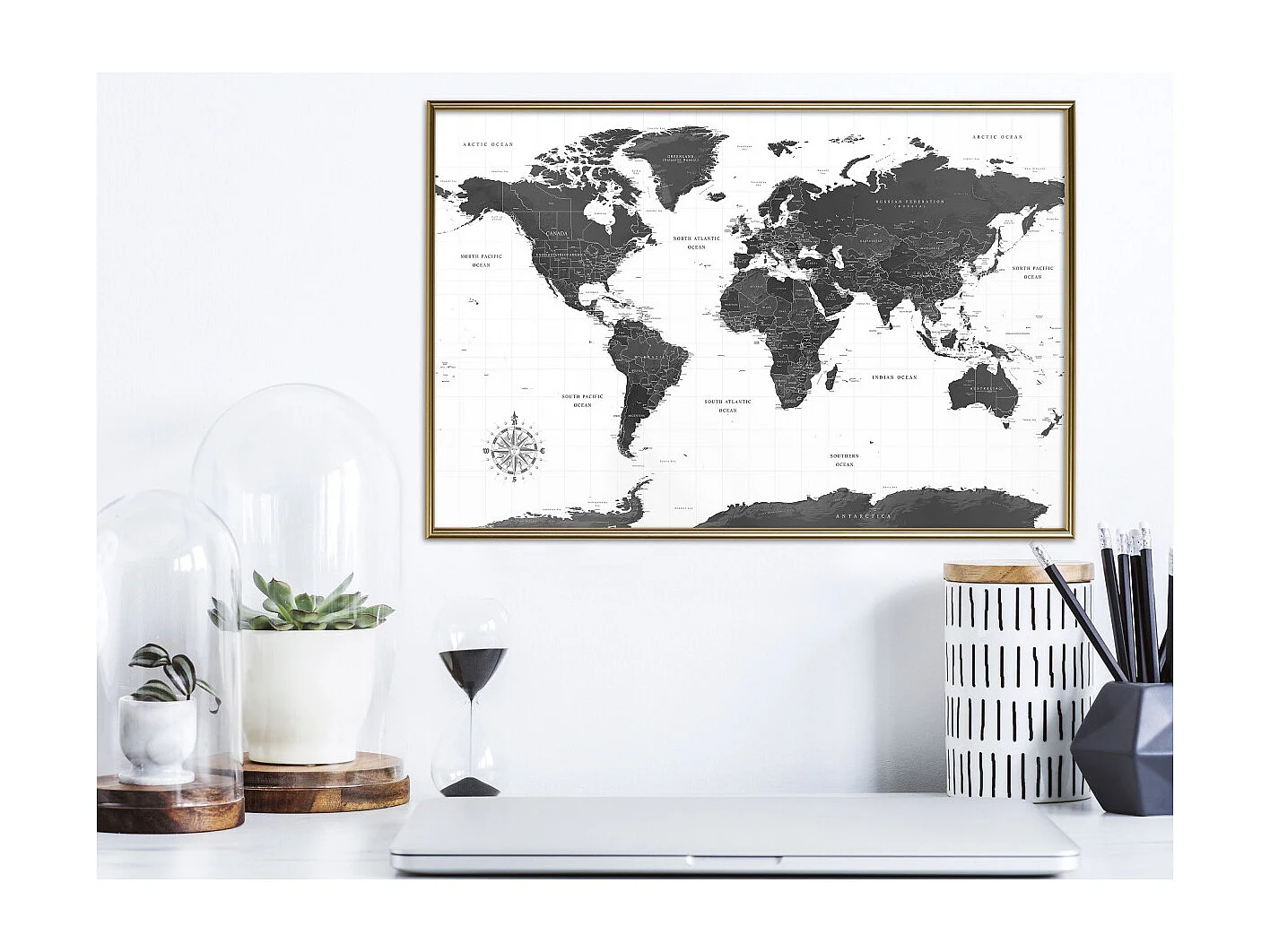 Affiche Murale Encadrée "The World in Black and White" 90 x 60 cm Or