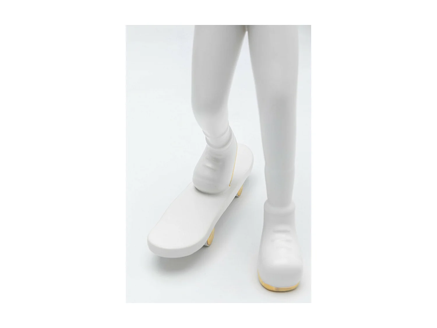 Deko Figur Skating Astronaut Weiß 33cm