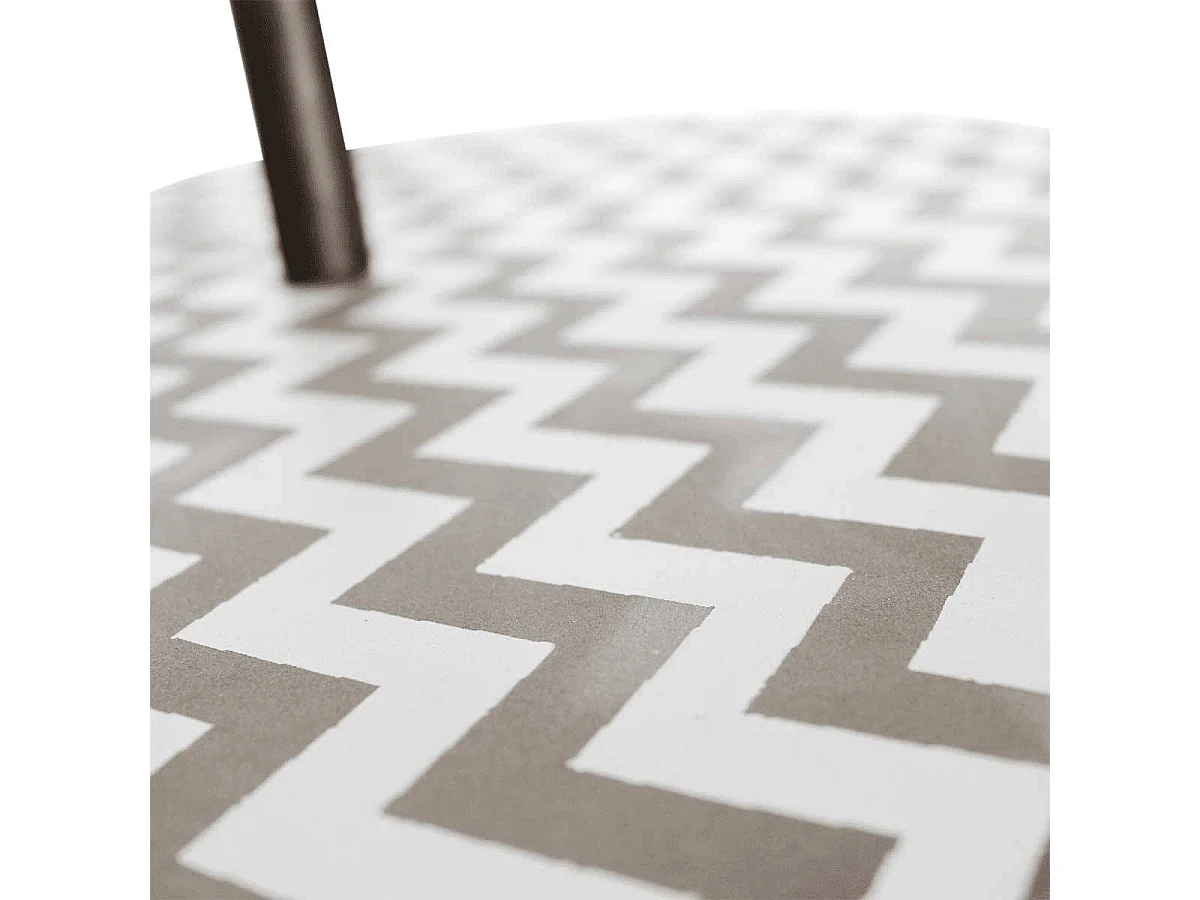 Bout de canapé motifs graphiques