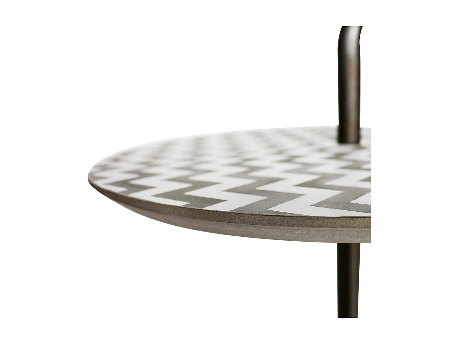 Bout de canapé motifs graphiques