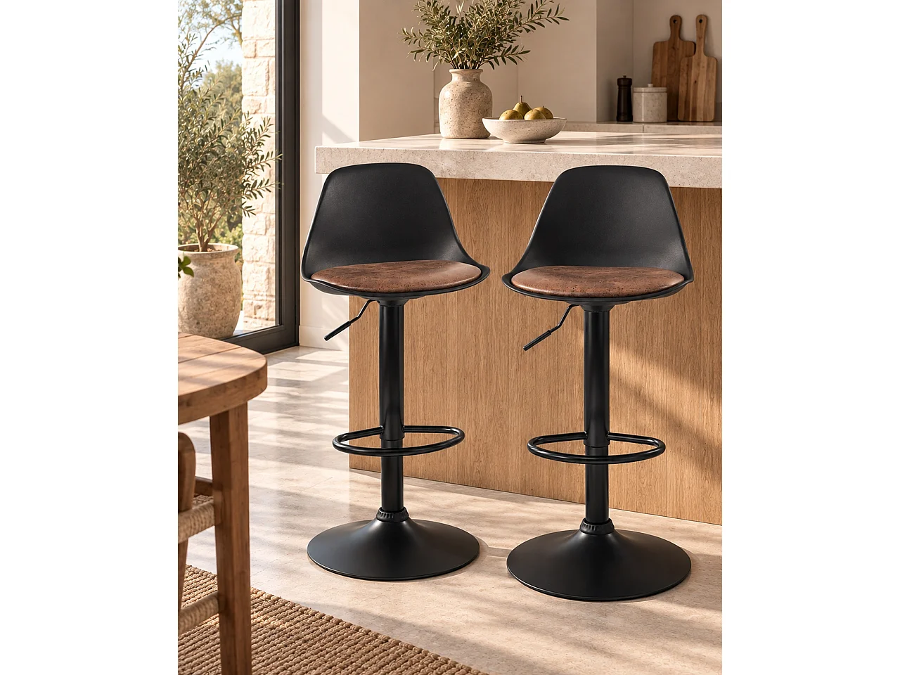Lote de 2 taburetes de bar SIG+ regulables y giratorios, asiento de símil cuero vintage con respaldo, base negra, negro y marrón