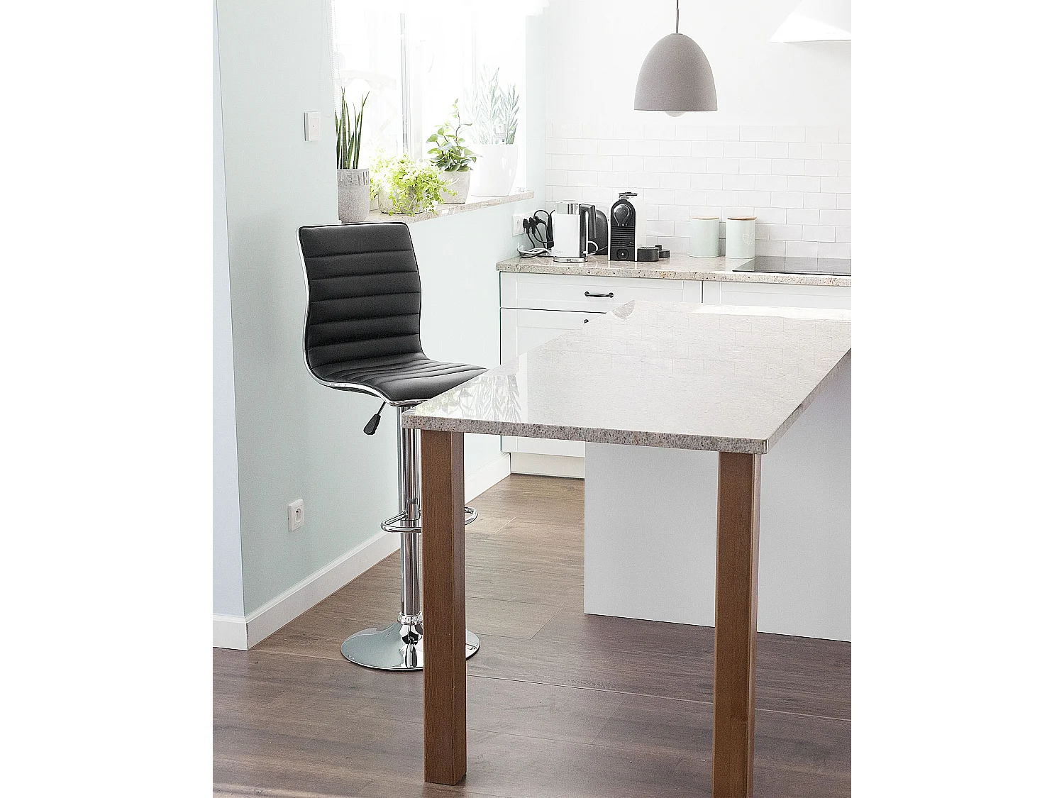 Set van 2 barstoelen LUCERNE Kunstleer Draaibaar Zwart