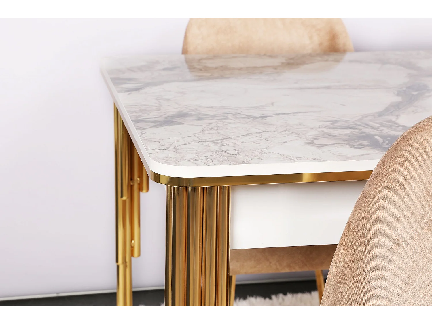 Table salle à manger extensible Diallo Effet marbre Blanc et Métal Or