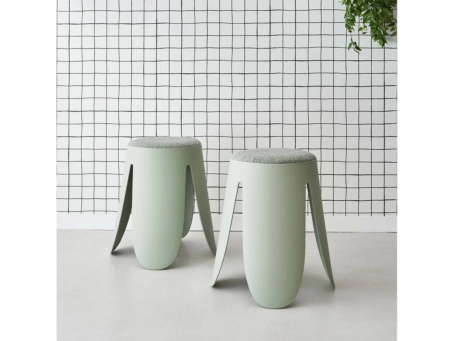 Set 2 sgabelli impilabili in bouclé, verde celadon