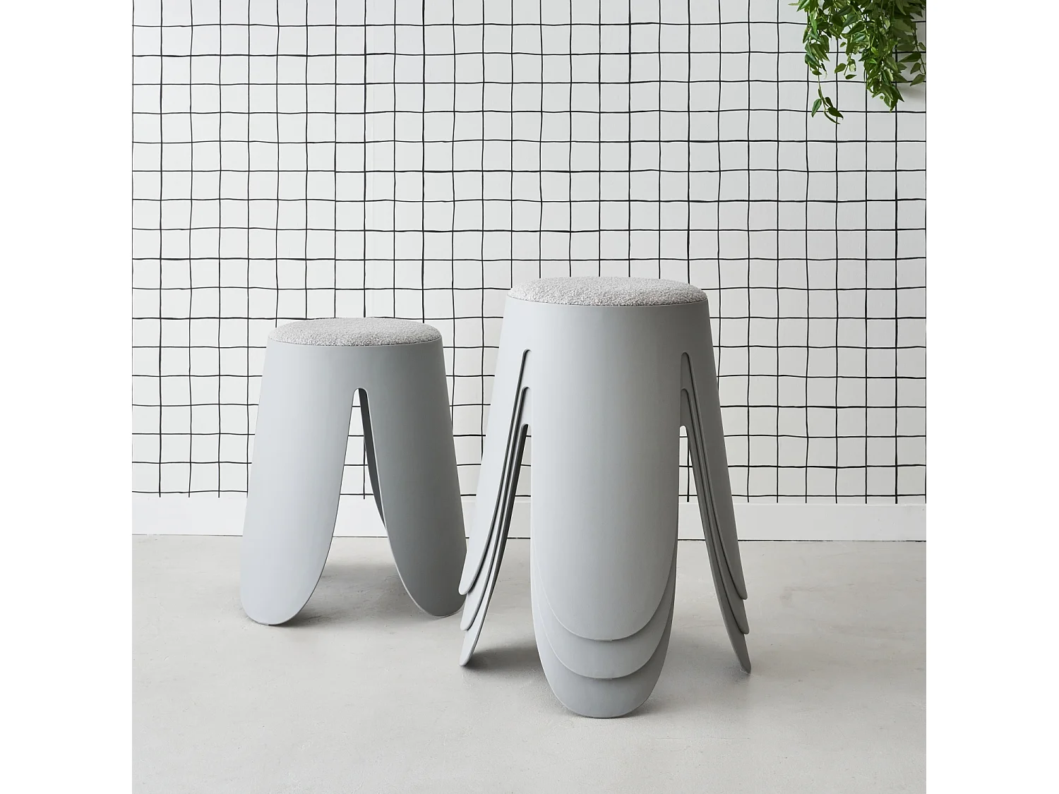 Taburetes apilable de borreguito texturizado, set de 4 gris claro