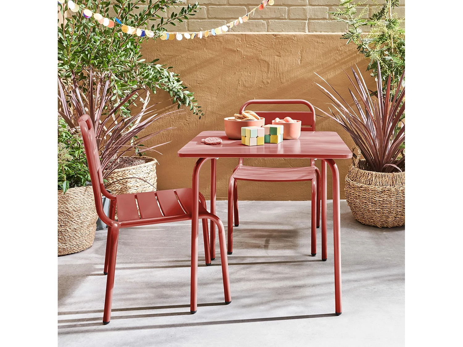 Set tavolino in metallo per bambini e 2 sedie, terracotta