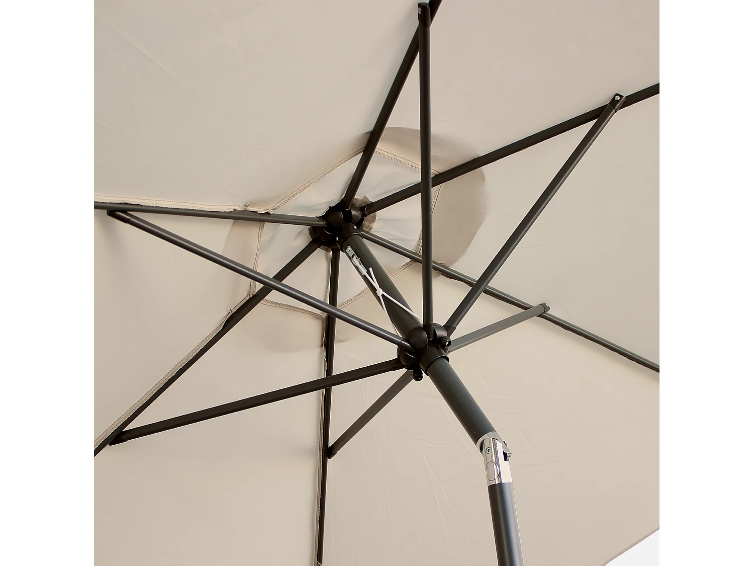 Parasol droit rond Ø300cm - Touquet Sable - mât central en aluminium orientable et manivelle d'ouverture