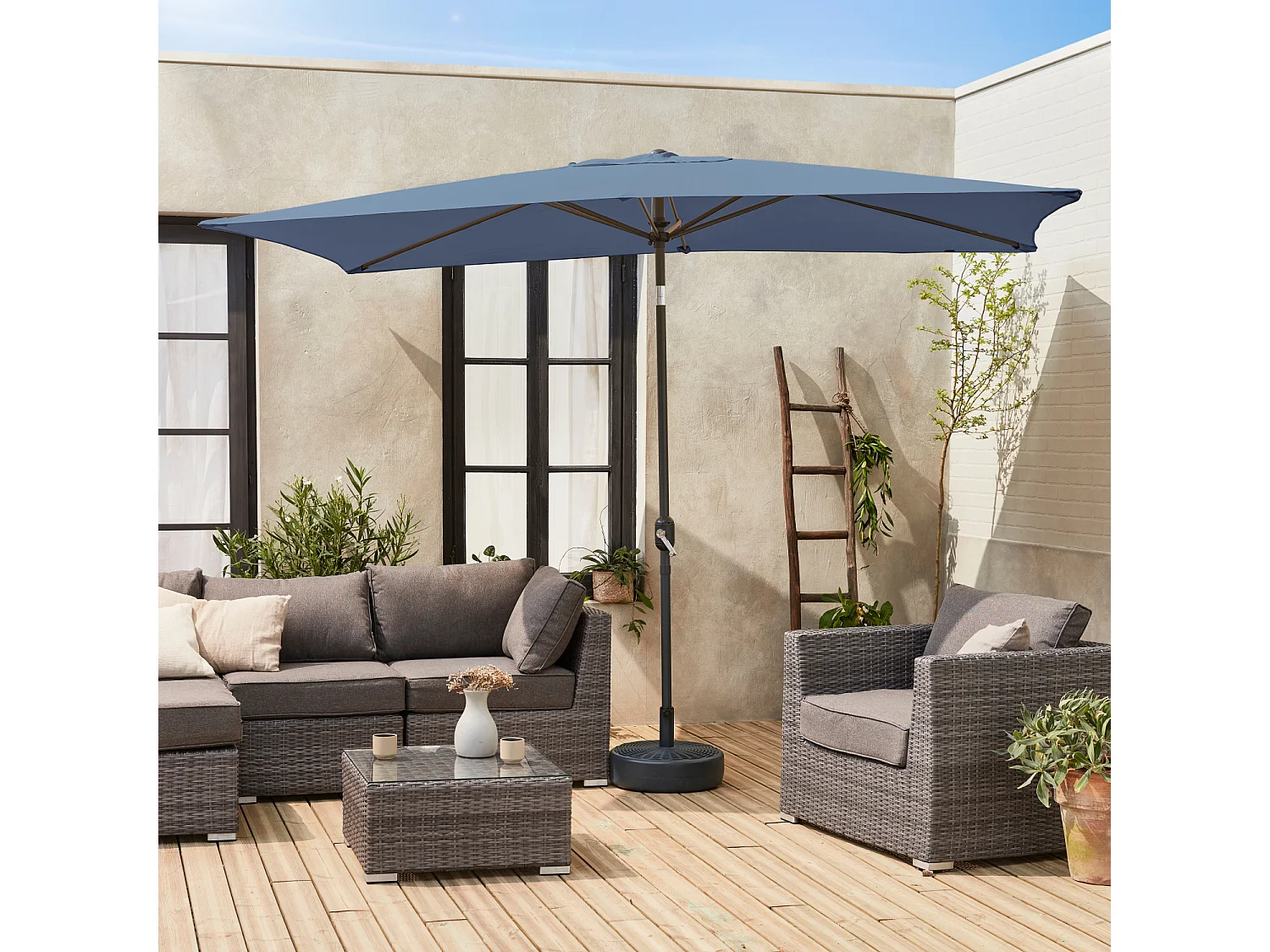 Parasol droit rectangulaire 2x3m - Touquet bleu grisé - mât central en aluminium orientable et manivelle d'ouverture