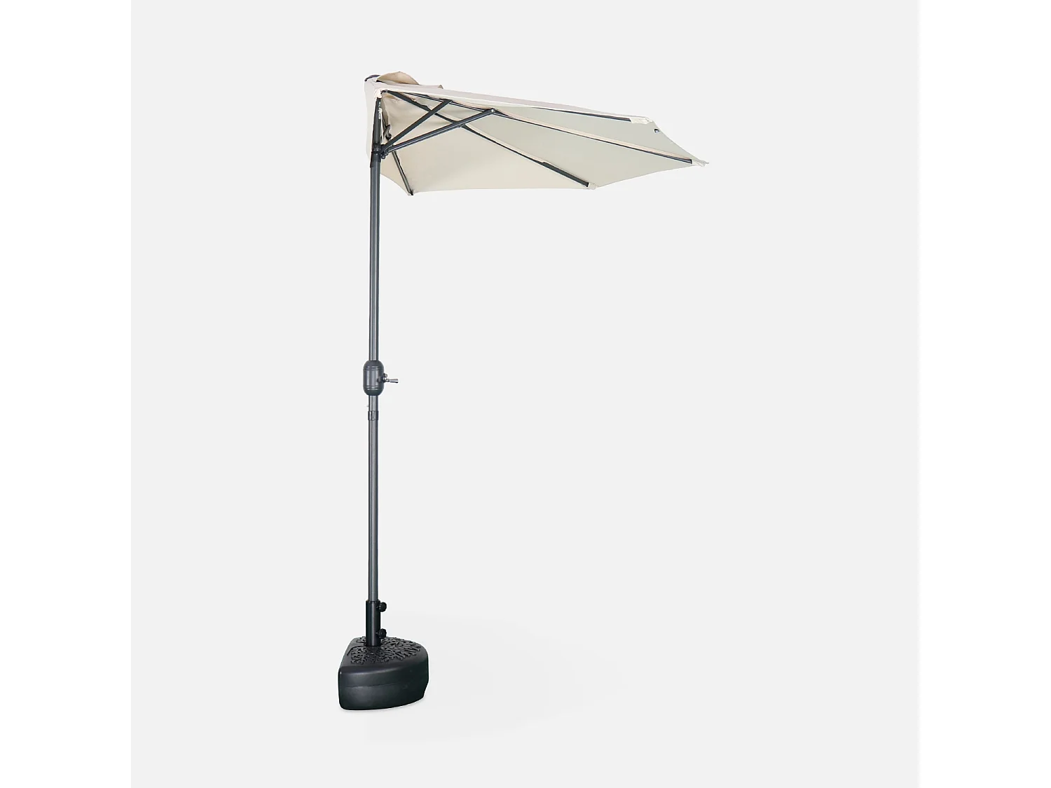 Parasol de balcon Ø250cm  – CALVI – Demi-parasol droit. mât central en aluminium avec manivelle d’ouverture. toile sable
