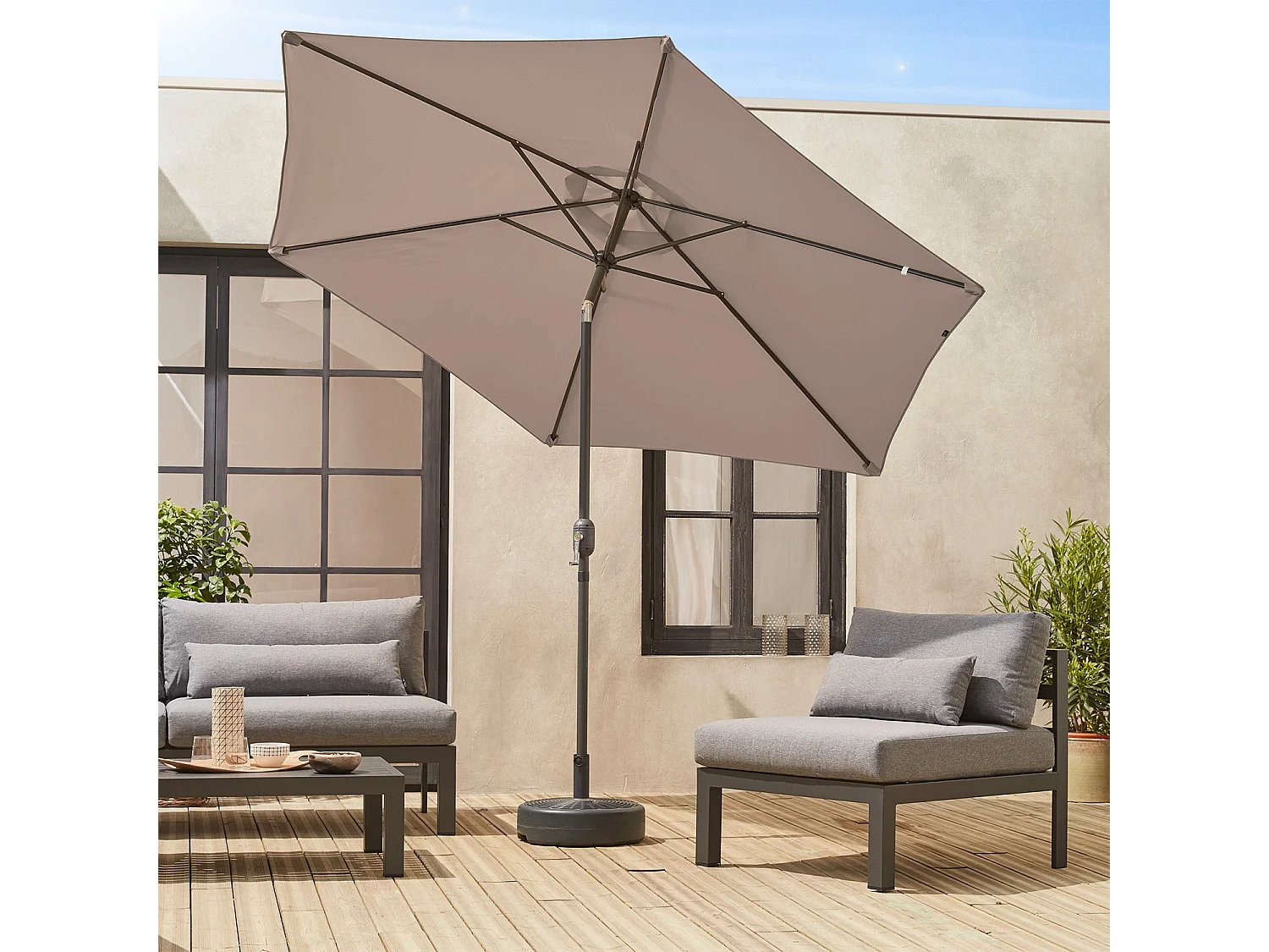 Parasol droit rond Ø300cm - Touquet Taupe - mât central en aluminium orientable et manivelle d'ouverture