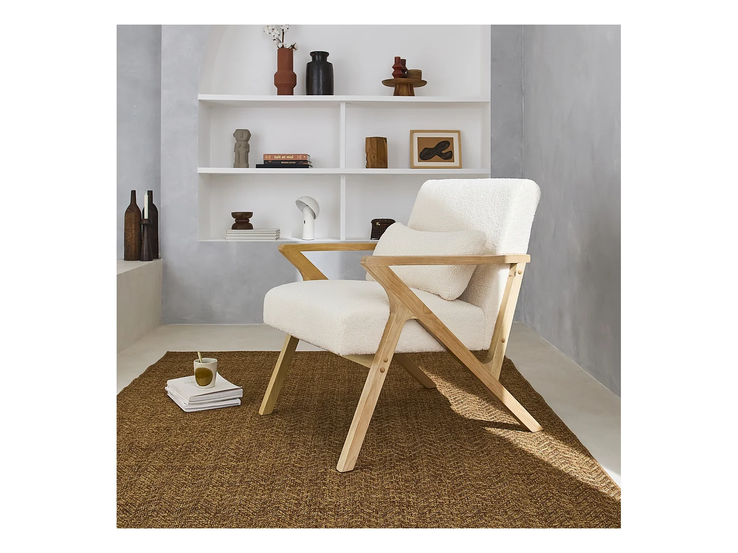 Fauteuil scandinave bois d'hévéa et bouclette crème ANTOINE