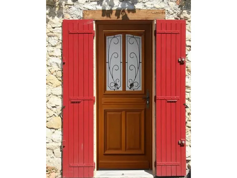 Puerta de Entrada Modelo Mathis Dimensión 215 X 80 Empuje Izquierdo (Dimensiones de la Tabla) sin manilla