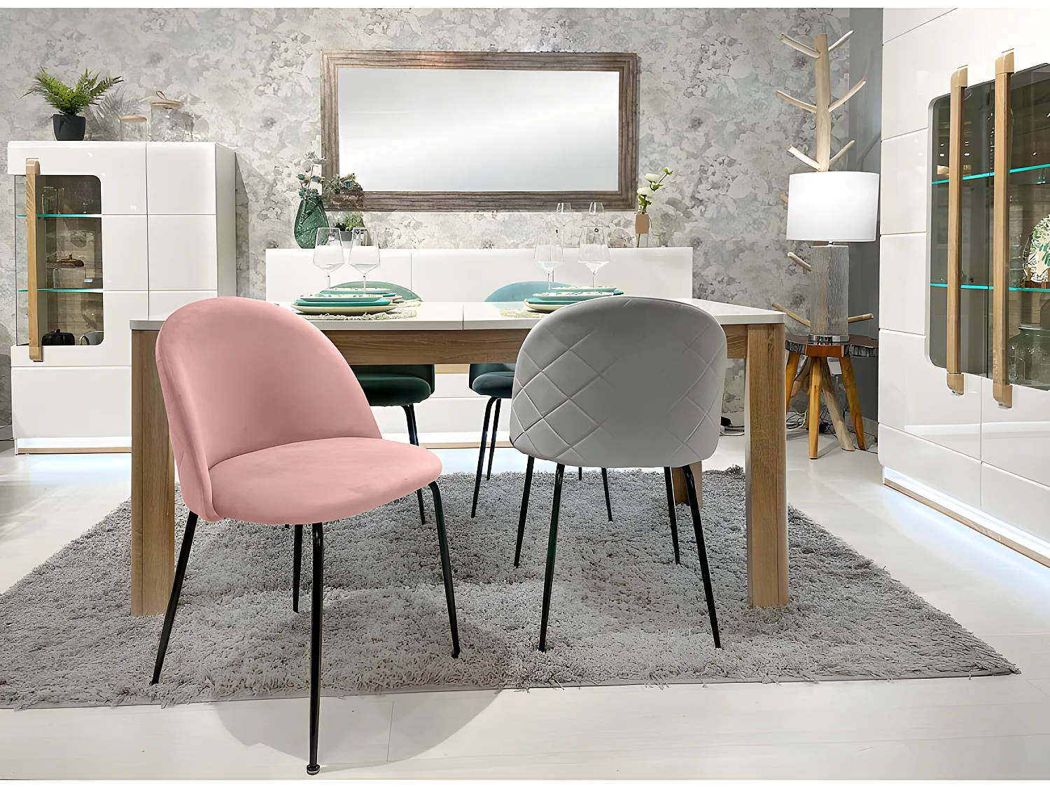 Lot 4 chaises roses en velours et pieds métal noir - FARA