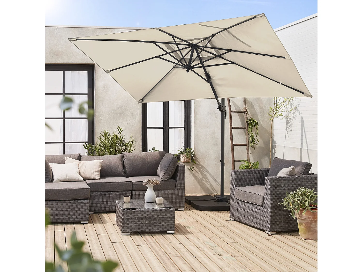 Parasol déporté rectangulaire 2x3m - Antibes - Beige - Parasol excentré inclinable. rabattable et rotatif à 360°.