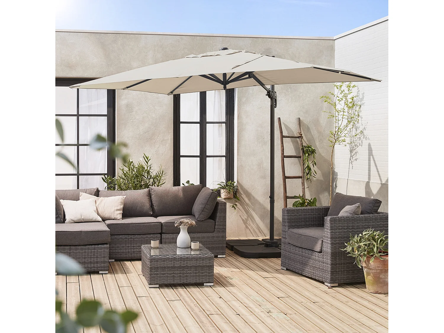 Parasol déporté rectangulaire 2x3m - Antibes - Beige - Parasol excentré inclinable. rabattable et rotatif à 360°.