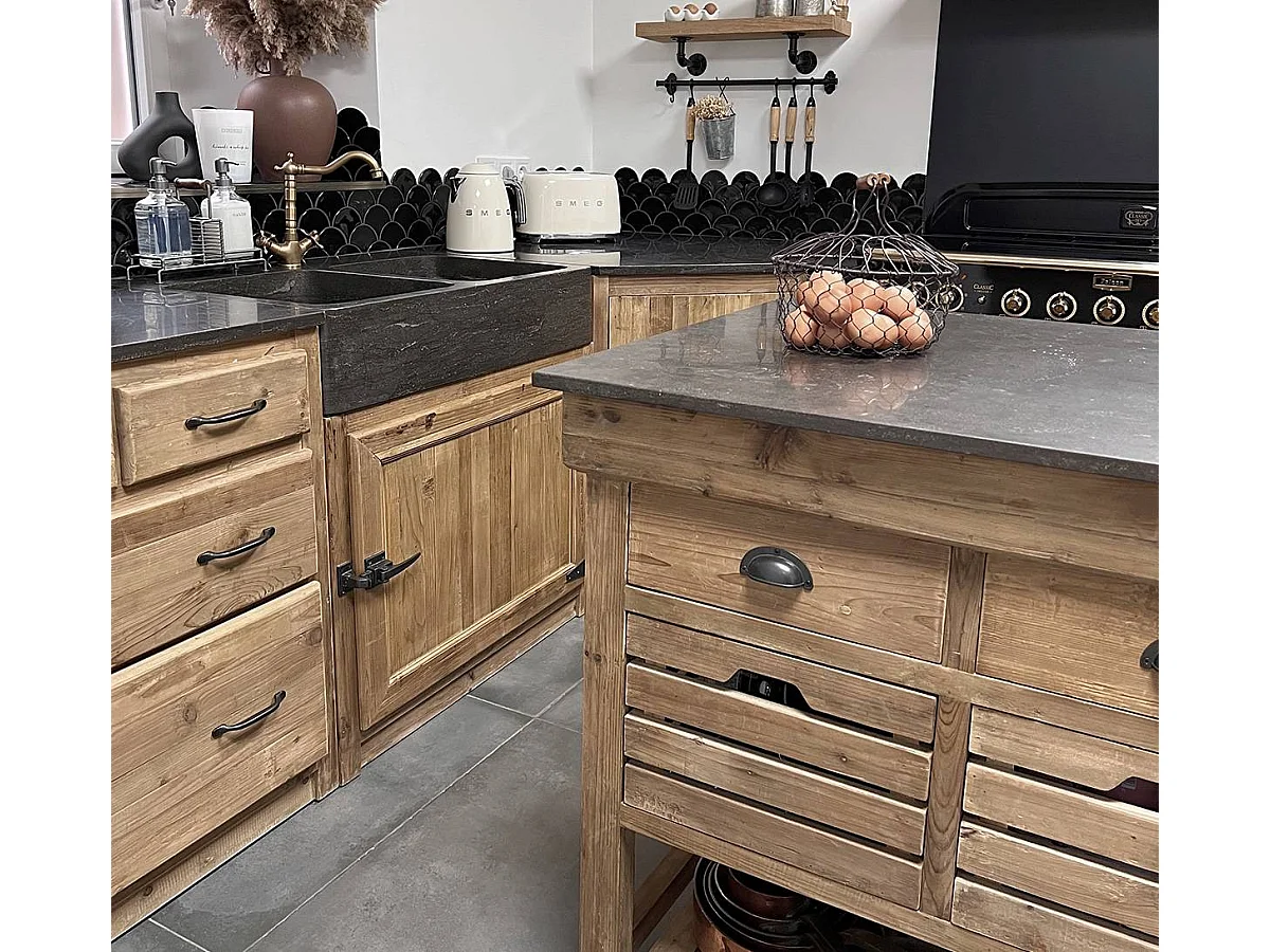 Mueble de cocina bajo en madera reciclada con fregadero de 2 cubetas en piedra azul