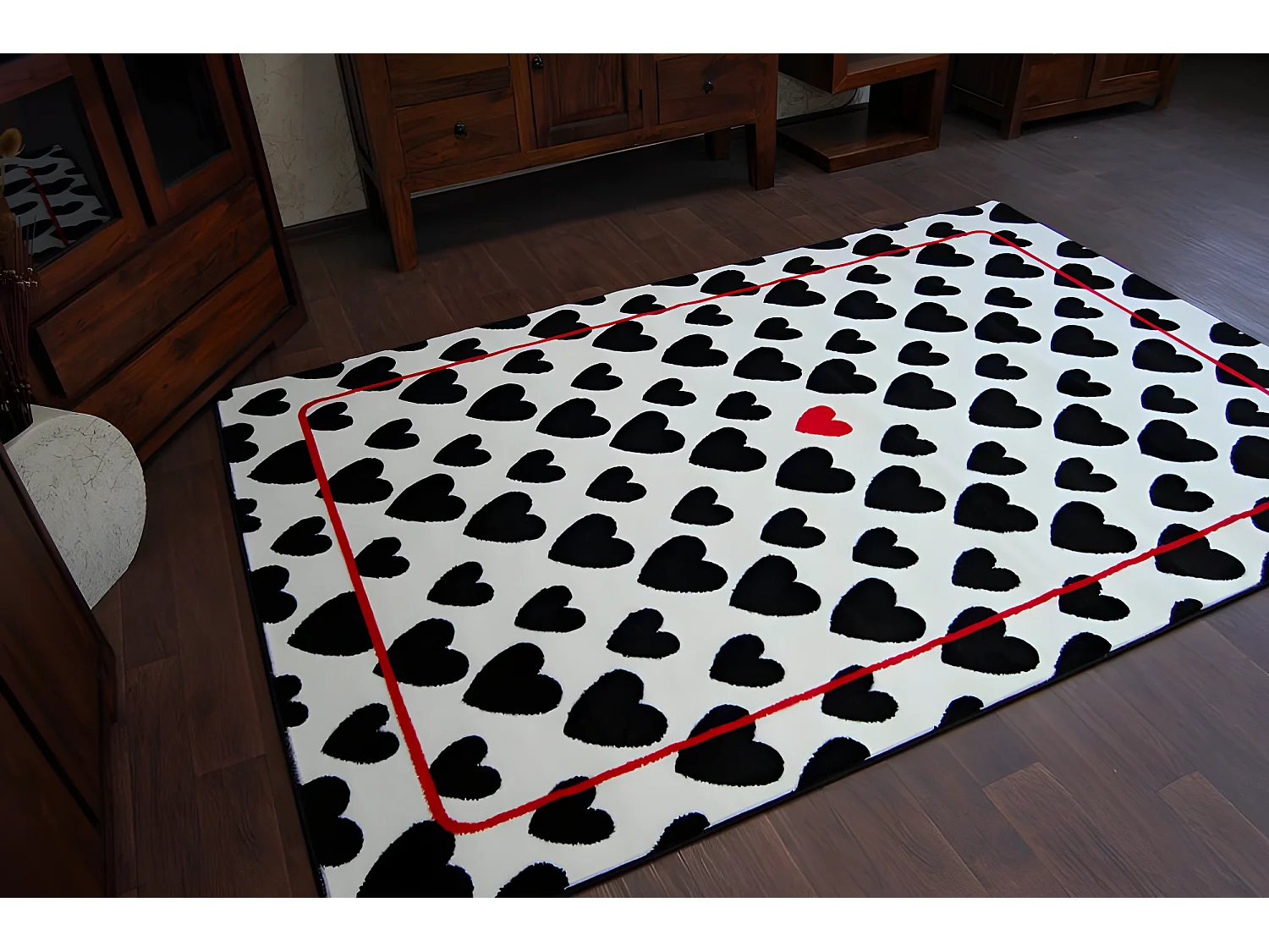 Tapijt SKETCH - F755 room/zwart - Hartjes  200x290 cm