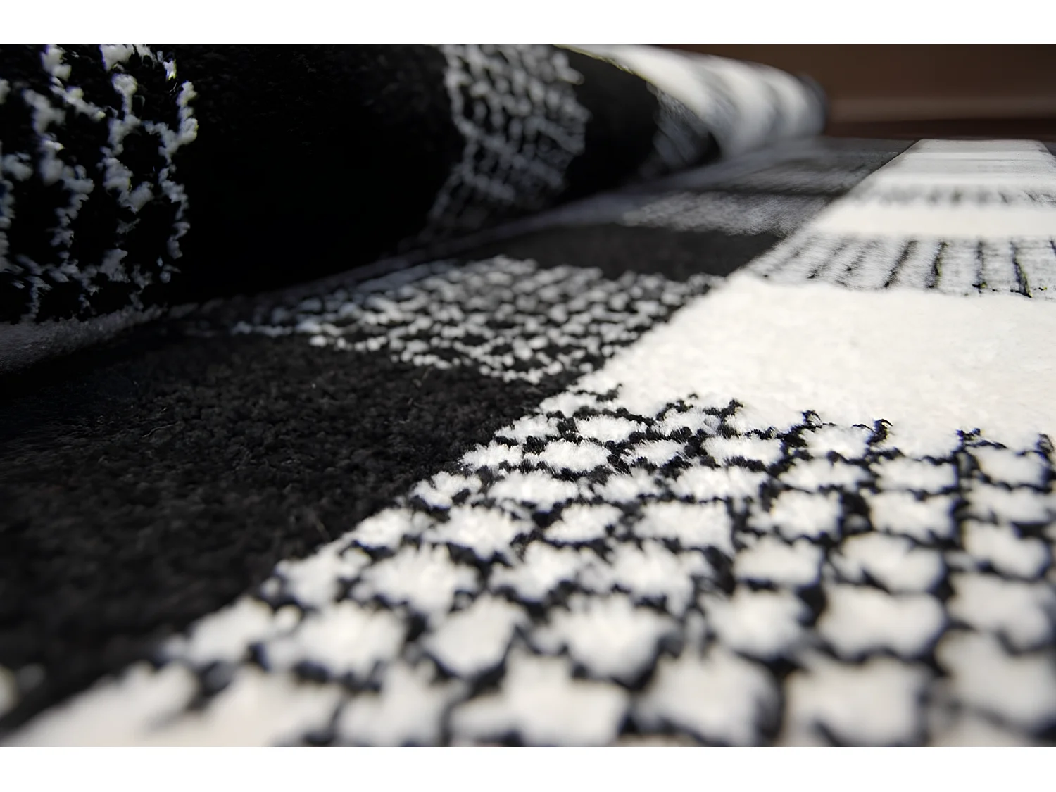 Tapijt SKETCH - F759 room/zwart - Geruite  140x190 cm